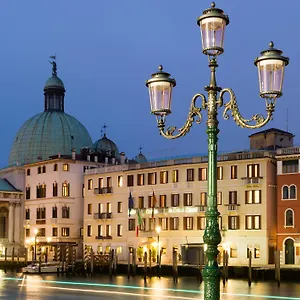 https://carlton-on-the-grand-canal.hotelslidodijesolo.com